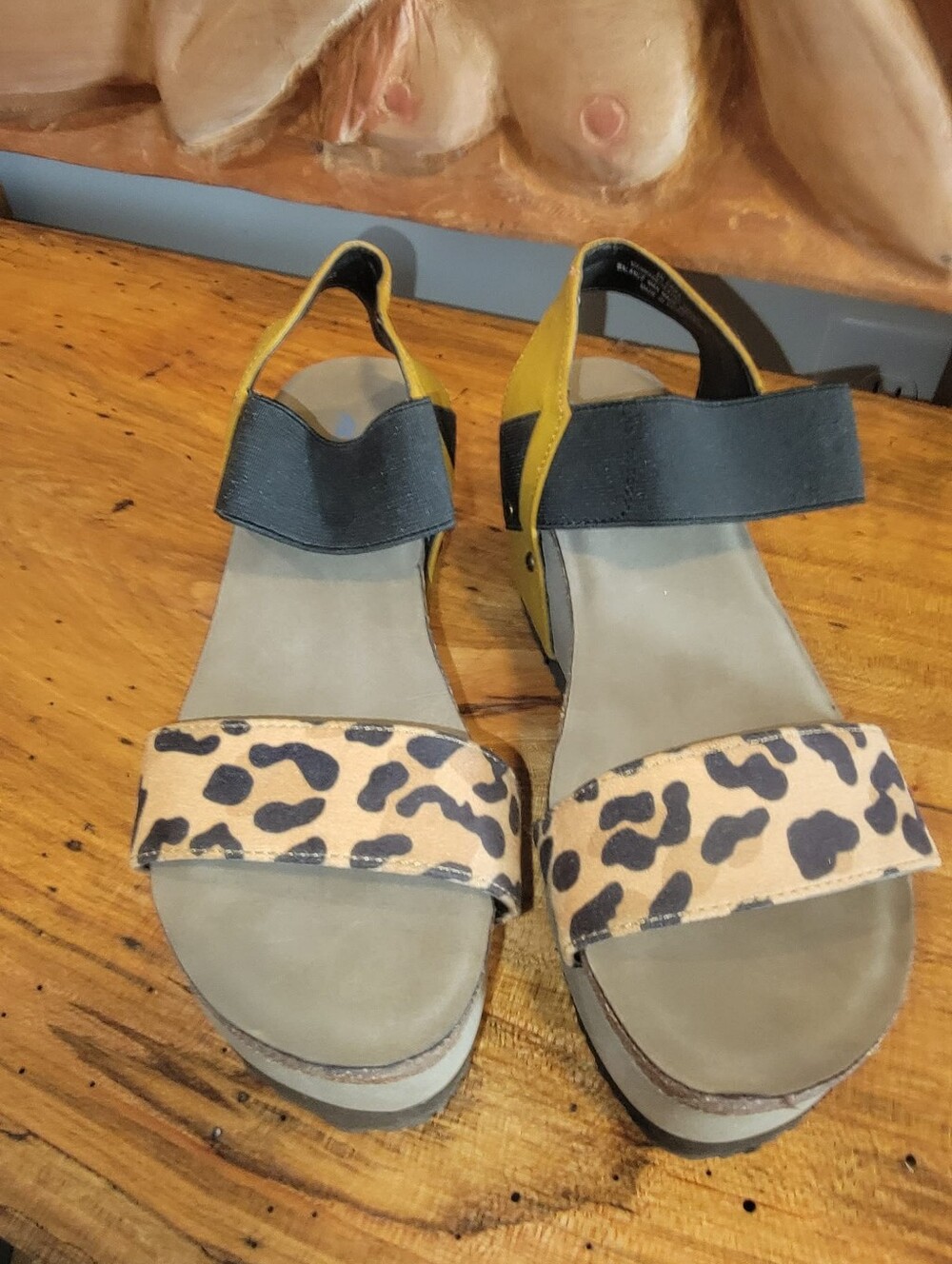 Axxiom Erika Size 6 Leopard Print Platform 2.5" Wedge Sandals Black & Mustard
